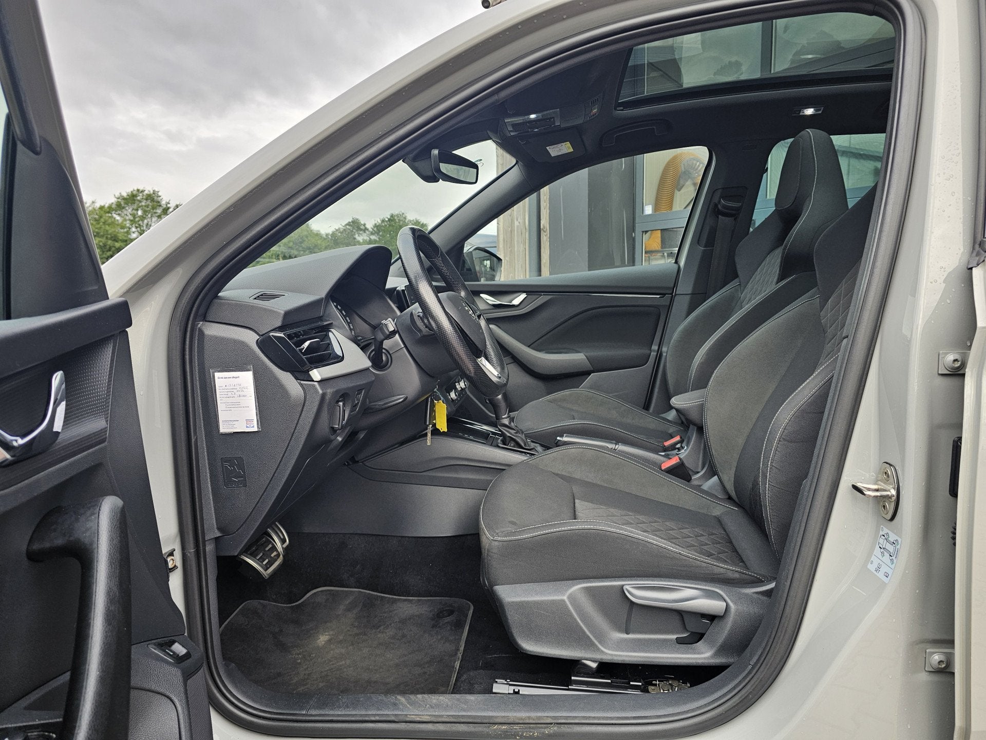 Skoda Kamiq 1.5 TSI ACT Sport Business | Automaat | Pano | T, Auto's, Stof, Euro 6, 4 cilinders, Origineel Nederlands