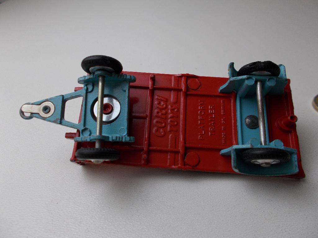 1962 Corgi Toys 101 CHIPPERFIELDS CIRCUS  PLATFORM TRAILER., Ophalen of Verzenden, Zo goed als nieuw, Bus of Vrachtwagen, Corgi