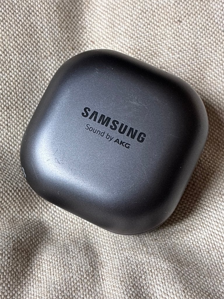 Samsung Galaxy Buds Live charger (model SM-R180), Gebruikt, Draadloos opladen, Ophalen of Verzenden, Grijs