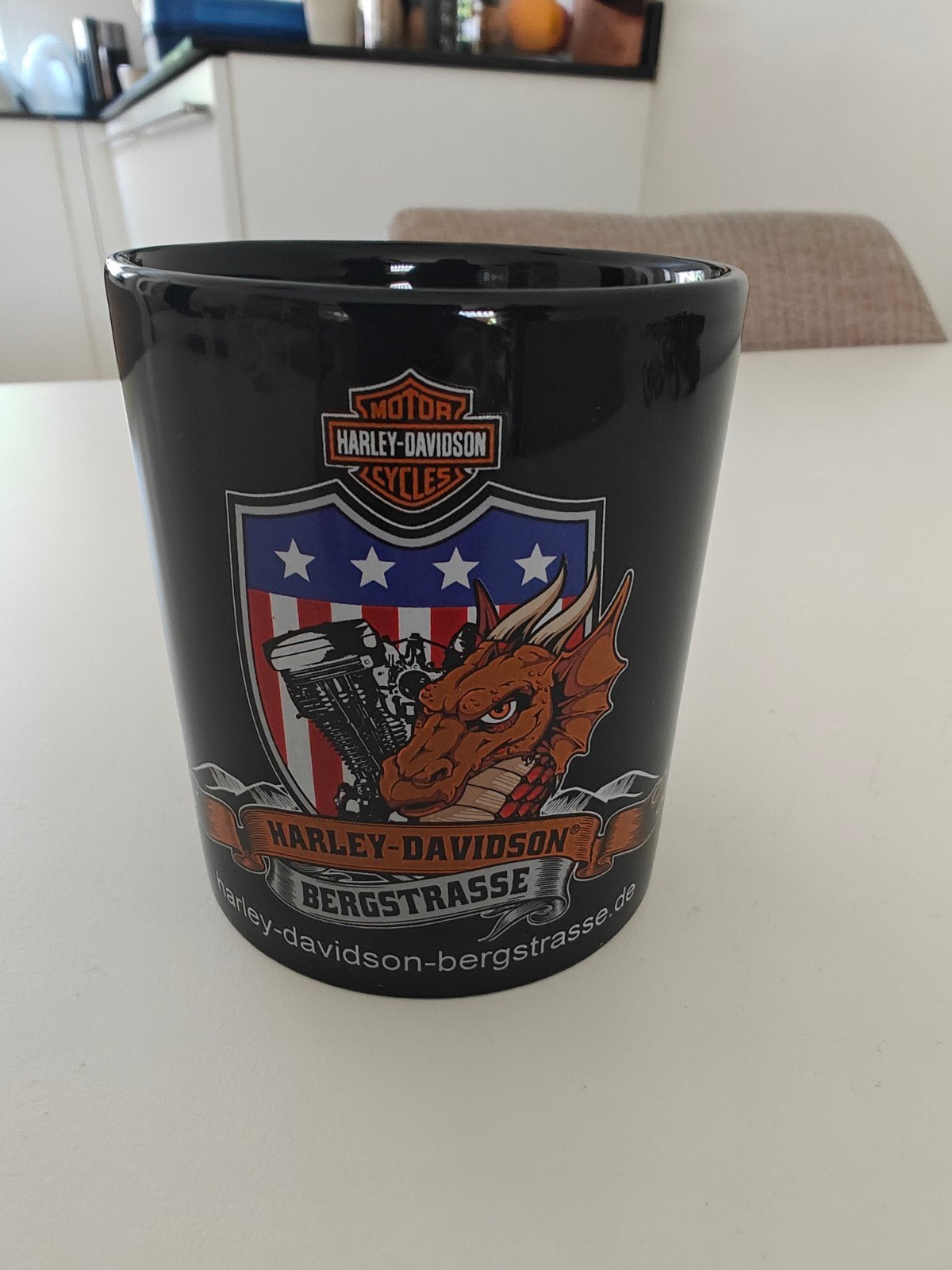 Harley-Davidson Bergstrasse mok - Zwart met draak, Overige typen, Ophalen of Verzenden, Zo goed als nieuw, Zwart