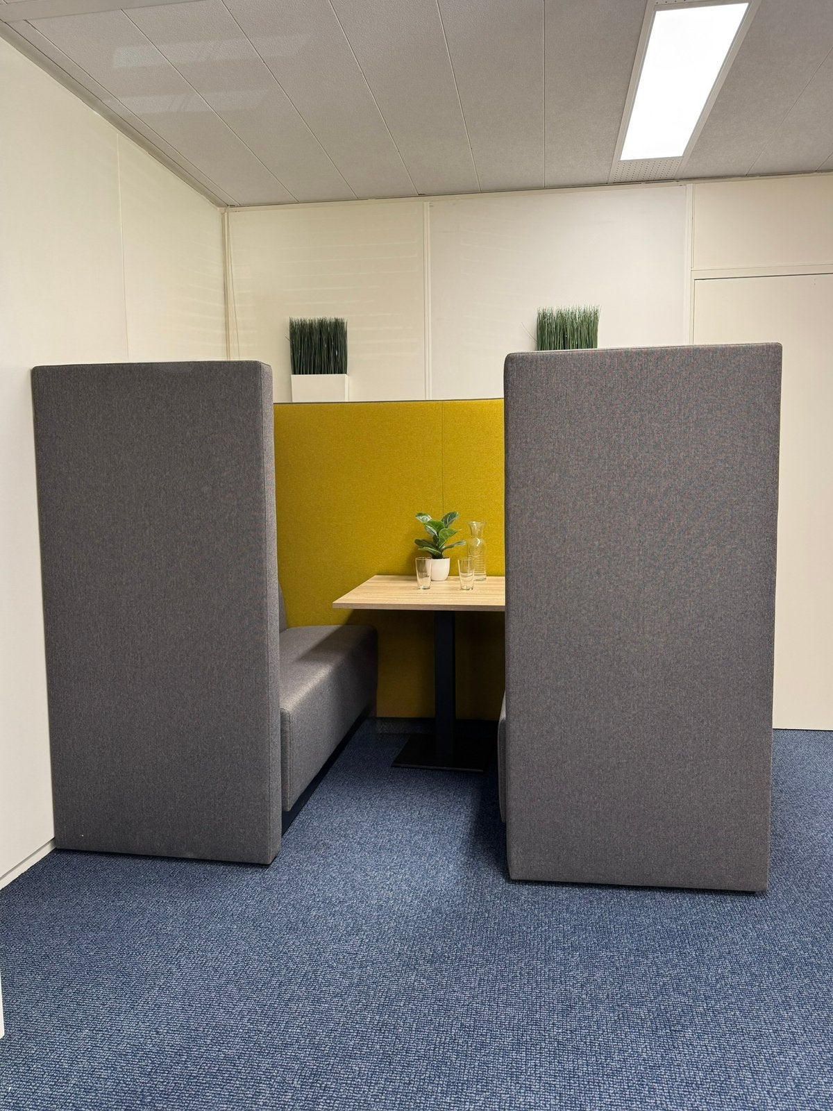 Akoestische Overlegplek / Treinbank 4 personen - Zeer Goed, Overige typen, 225 cm, Ophalen of Verzenden, Zo goed als nieuw