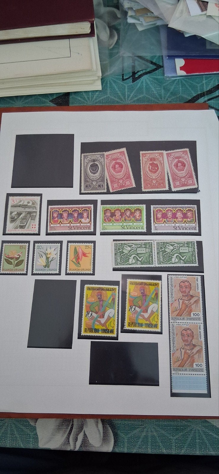 Verzameling postzegels: St. Vincent, Ruanda-Urundi, Tunesië, Ophalen of Verzenden, Na 1940, Gestempeld