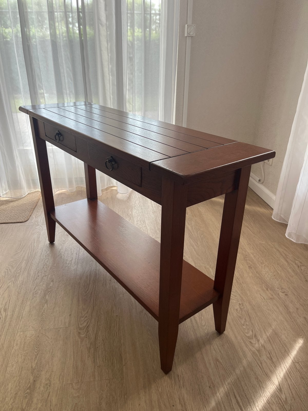 Smal houten bijzettafel met lades en plank, Huis en Inrichting, Tafels | Sidetables, Ophalen, Gebruikt, 100 tot 150 cm, Minder dan 25 cm