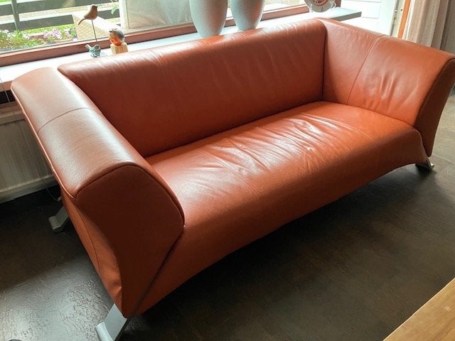 ROLF BENZ (type 322) oranje lederen bank i.z.g.st., Ophalen, 150 tot 200 cm, Tweepersoons, Zo goed als nieuw