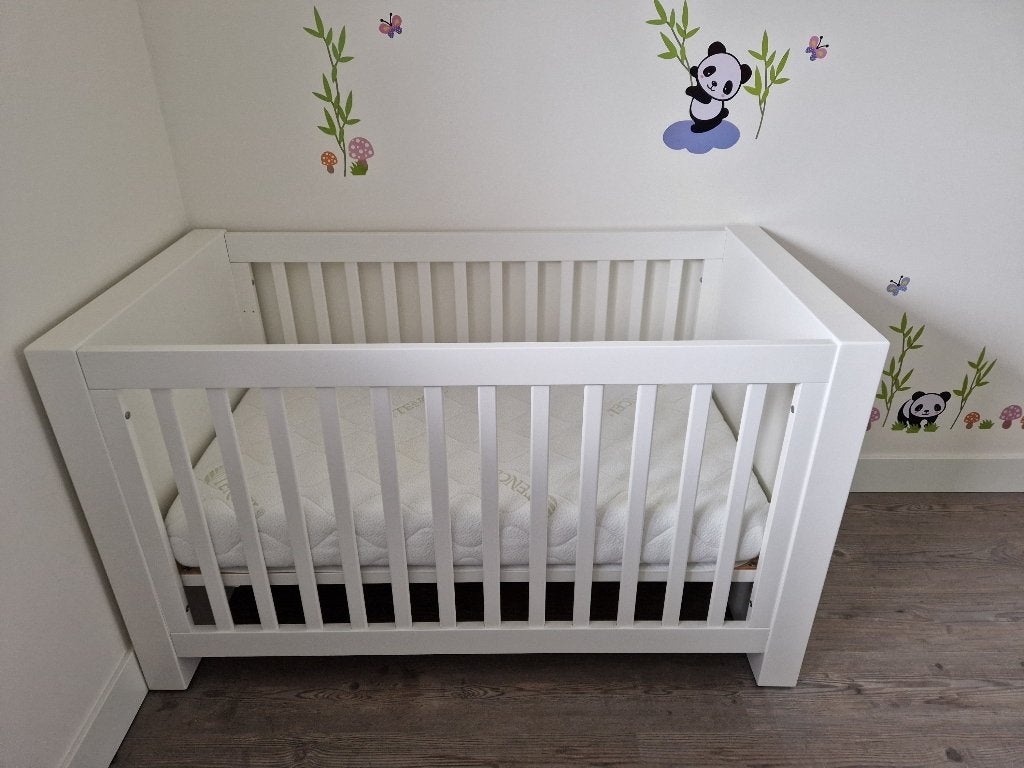 Kidsmill Alaska mat wit babyledikant 60x120, Ophalen, Zo goed als nieuw, Ledikant