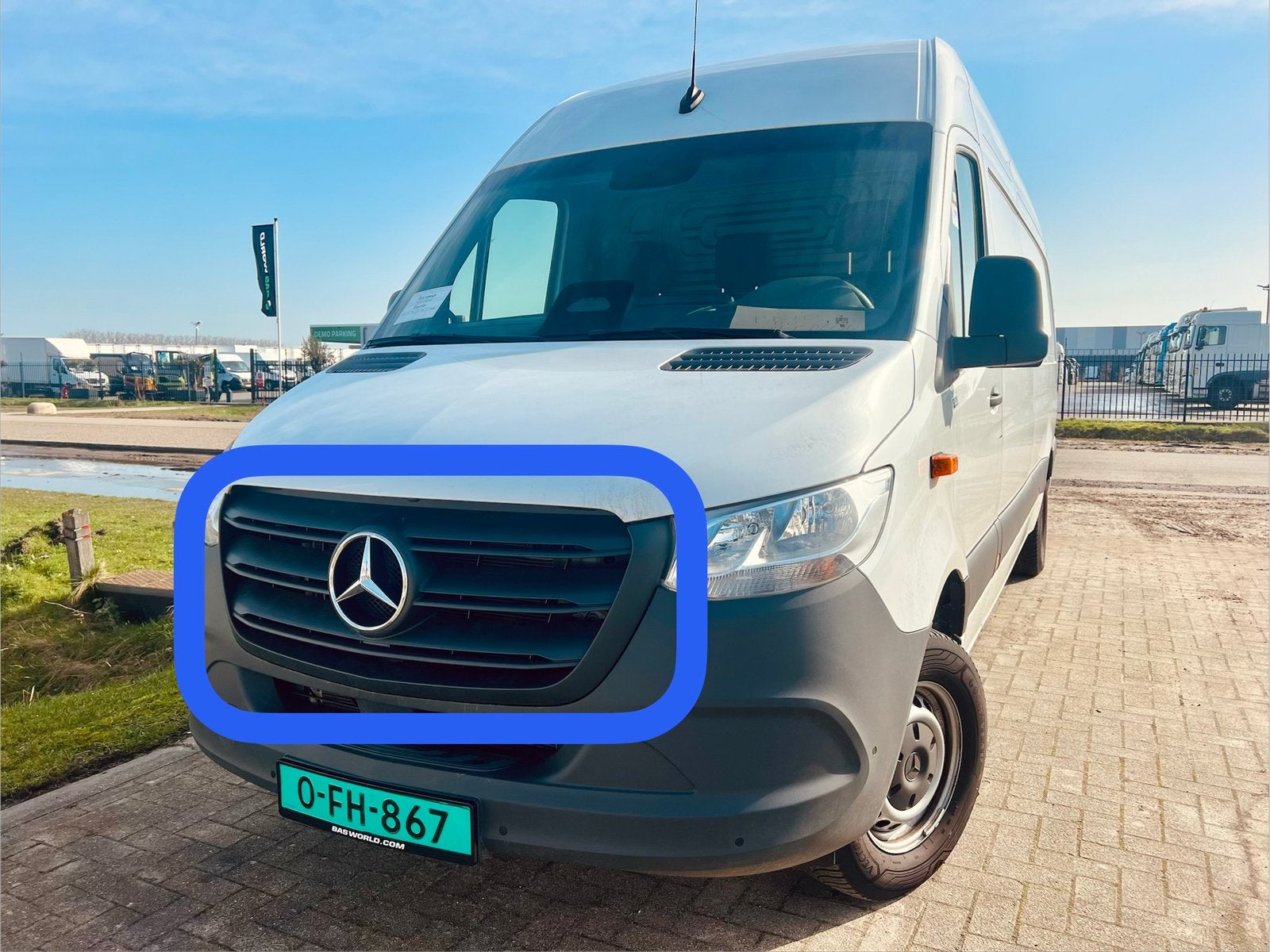 Originele Mercedes OEM grille zwart voor Sprinter W907 2018+, Ophalen, Gebruikt, Voor, Mercedes-Benz