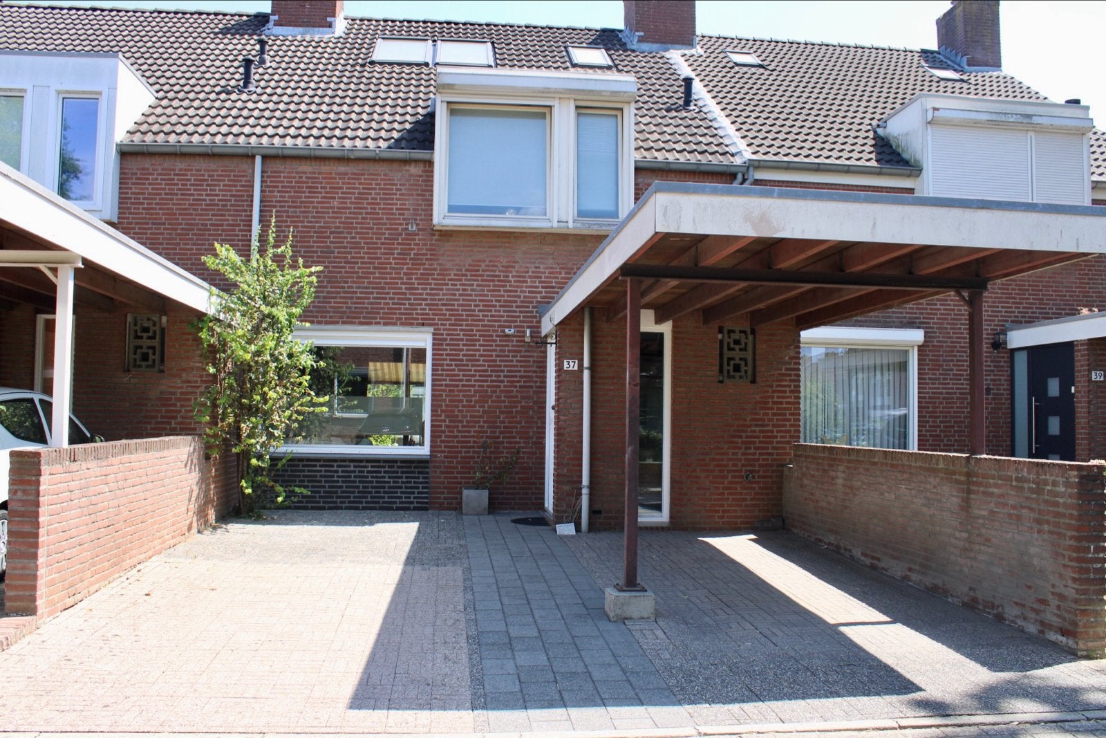 TE KOOP RUIME WONING IN AMBY MAASTRICHT!!, Huizen en Kamers, Huizen te koop, 200 tot 500 m², Tussenwoning, Verkoop zonder makelaar