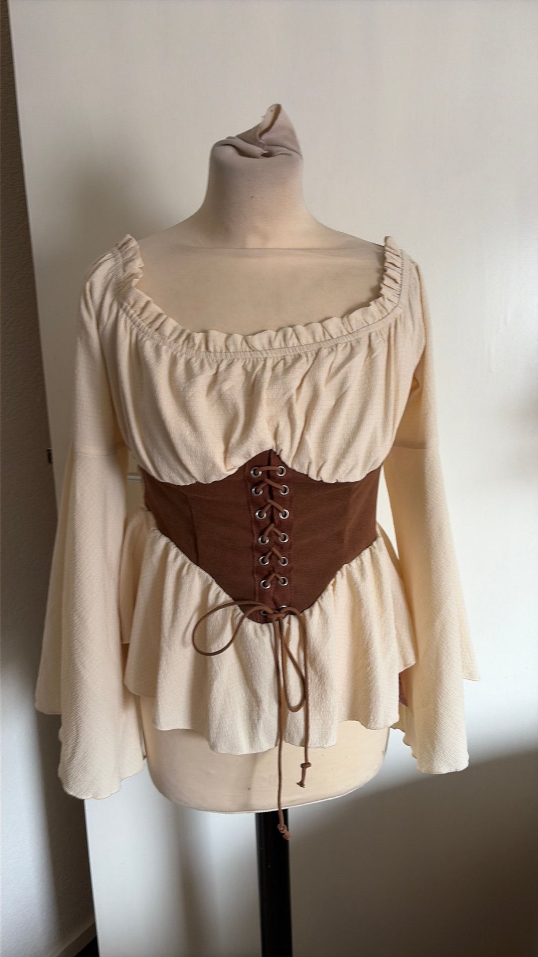 Nieuw crème kleurige top mt s, Beige, Nieuw, Ophalen of Verzenden, Lange mouw