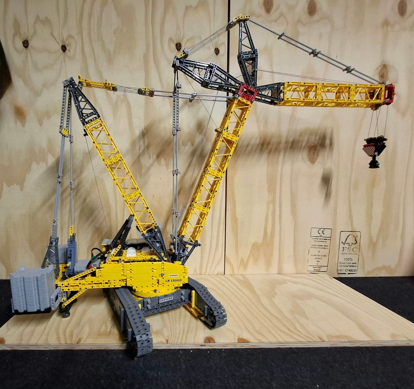 Lego technic 42146 Liebherr LR 13000, Ophalen, Lego, Zo goed als nieuw, Technic