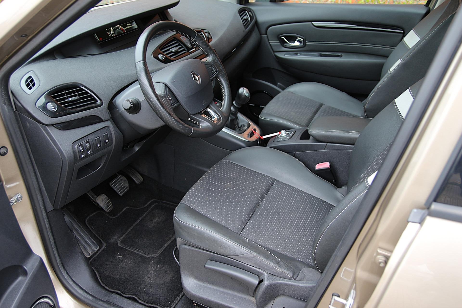 Renault Scénic 1.2 TCe 131pk Bose | NL-auto | Nieuwe APK! |, Auto's, Voorwielaandrijving, Euro 5, Gebruikt, 4 cilinders