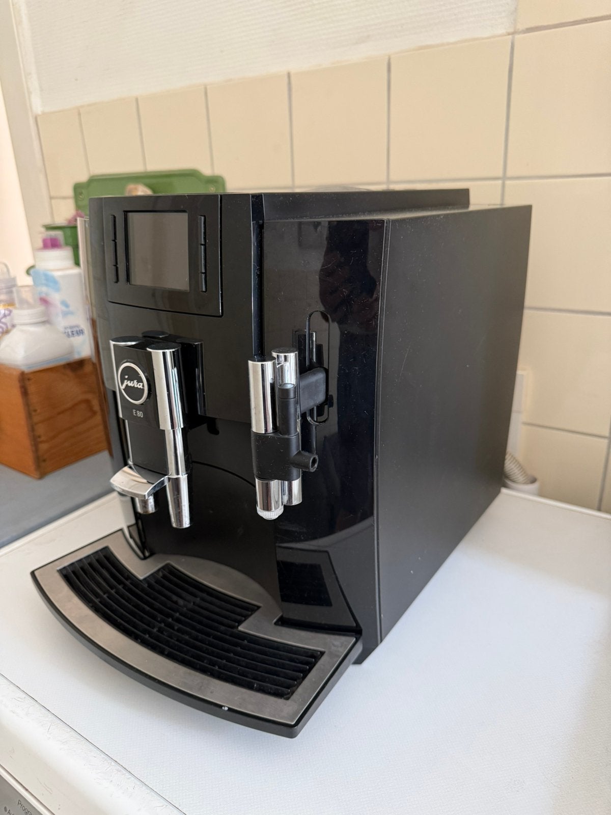 Jura E80 expressomachine met melkopschuimer., Gebruikt, 10 kopjes of meer, Koffiemachine, Koffiebonen
