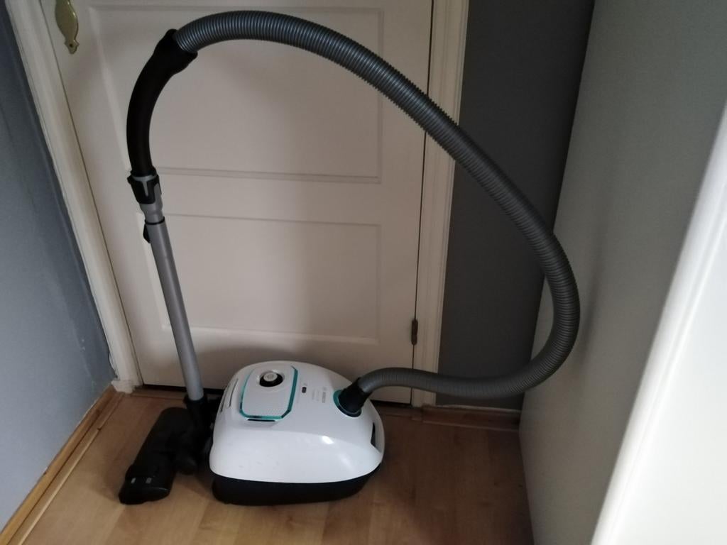 Stofzuiger bosch serie 4 prohygienic, Ophalen of Verzenden, Zo goed als nieuw, Stofzak, Minder dan 1200 watt