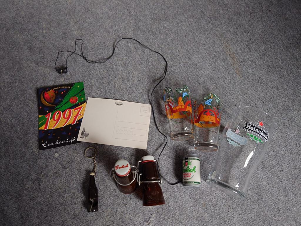 Bier verzamel objecten: glazen, openers, kaarten, radio, Ophalen of Verzenden, Gebruikt, Glas of Glazen, Heineken