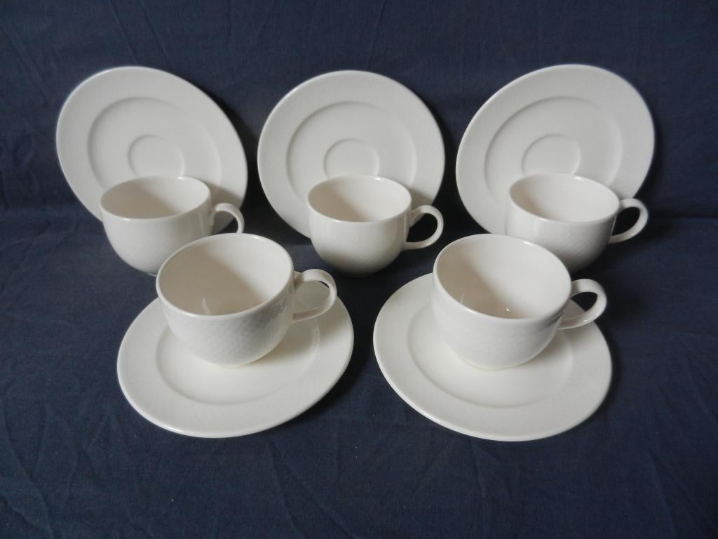 Vijf koppen en schotels Villeroy en Boch model Tipo Weiss, Gebruikt, Keramiek, Ophalen of Verzenden, Effen