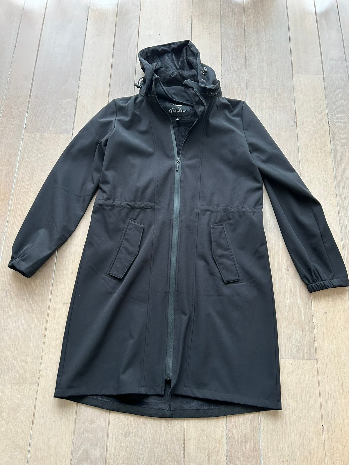 Nieuwe zwarte Yest Outerwear jas, maat 36., Ophalen of Verzenden, Nieuw, Regenjas