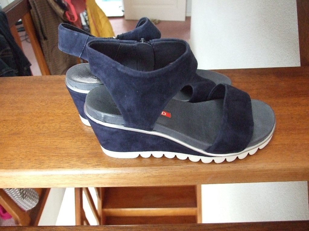 Weekend donkerblauwe suede sandaaltjes op sleehak maat 36, Blauw, Nieuw, Weekend, Sandalen of Muiltjes