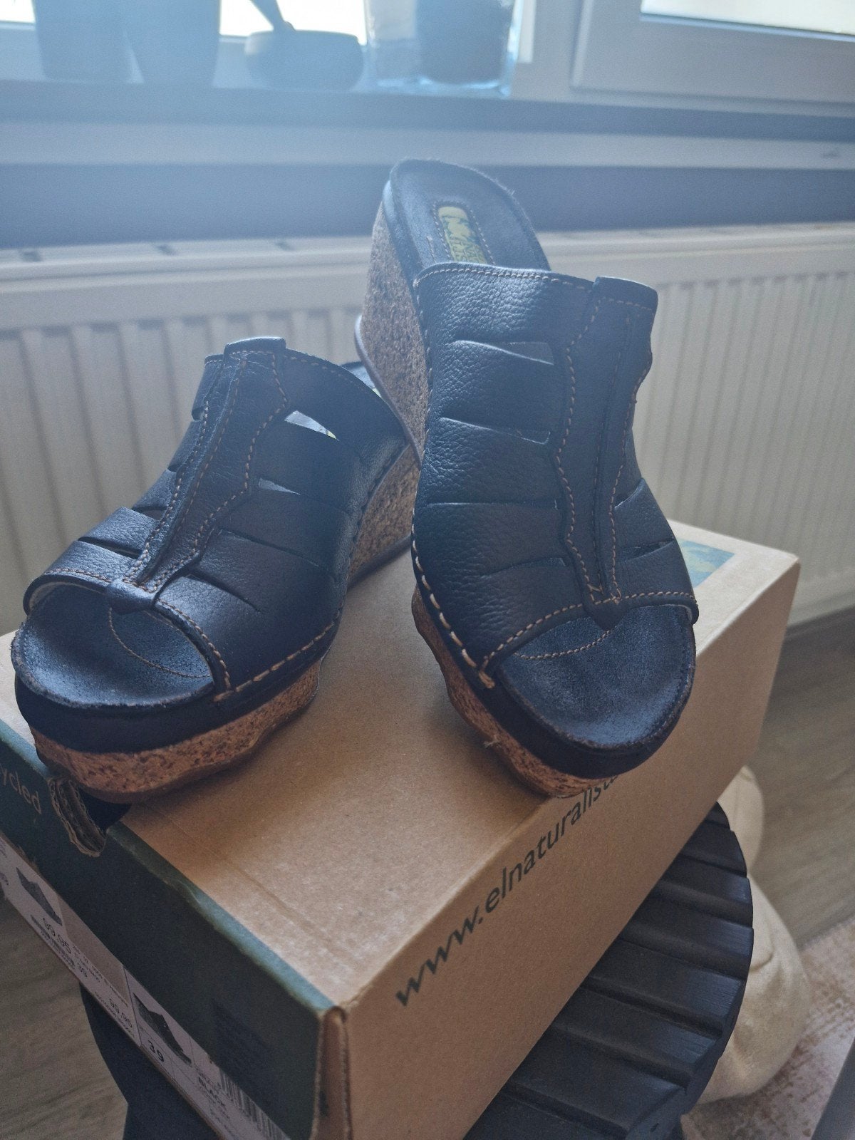 NIEUWE Zwarte El Naturalista zomer instappers - Maat 39, Kleding | Dames, Schoenen, Ophalen of Verzenden, Nieuw, Zwart, Instappers