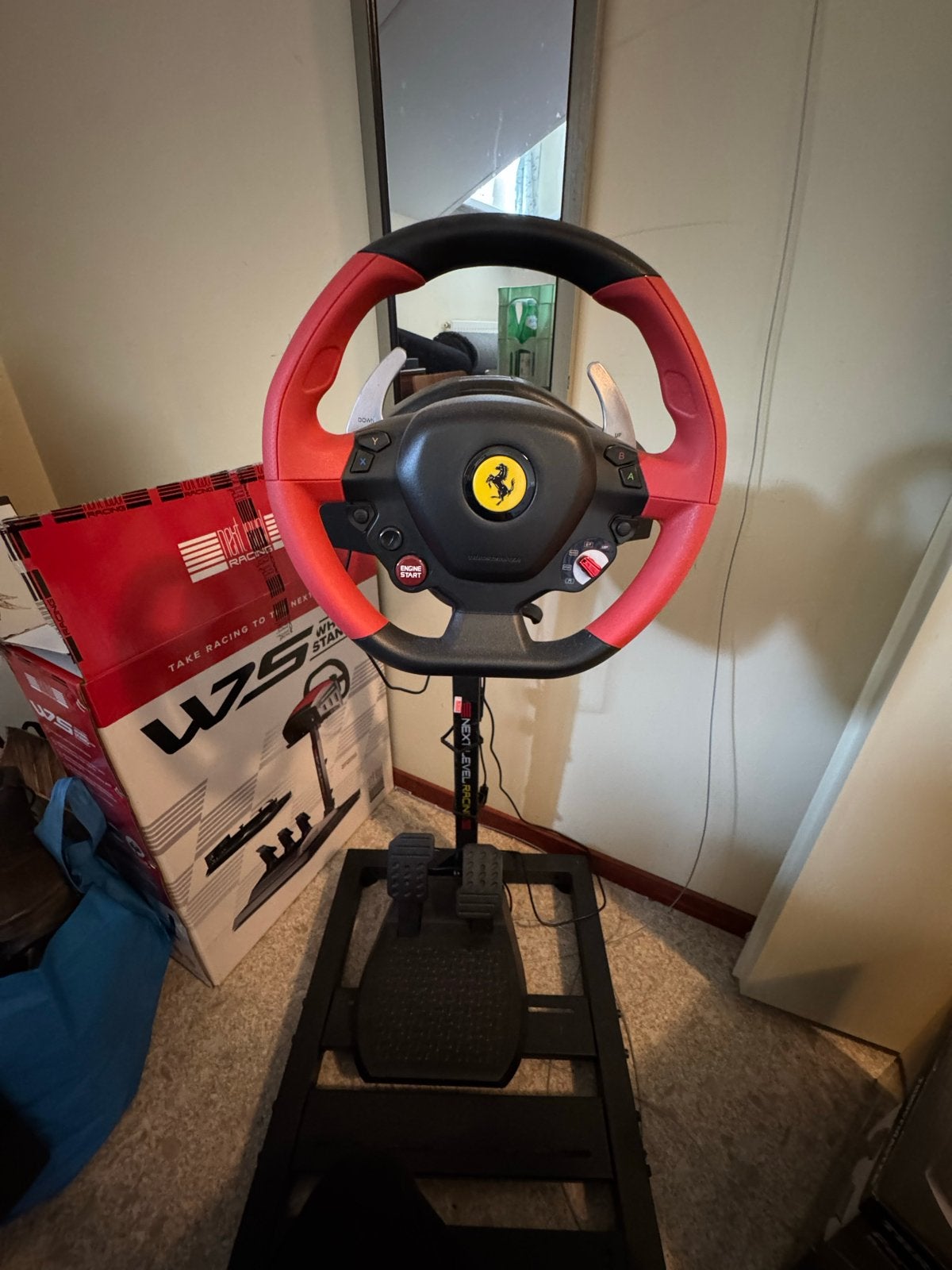 Thrustmaster Ferrari racestuur met pedalen en standaard, Racestuur, Force feedback, Zo goed als nieuw, Thrustmaster