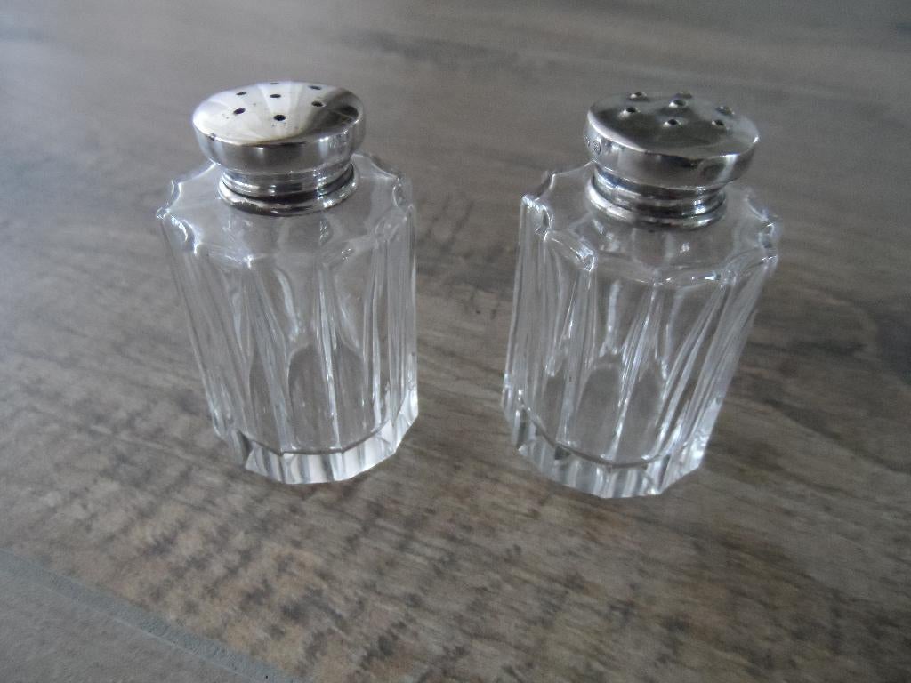 Zout en Peper stel met zilveren dopjes., Antiek en Kunst, Antiek | Goud en Zilver, Ophalen of Verzenden, Zilver