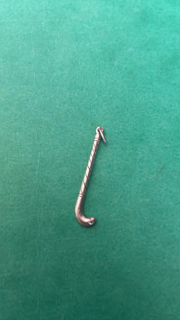 835 zilver gekeurd hanger hockeystick, Ophalen of Verzenden, Gebruikt, Zilver, Zilver