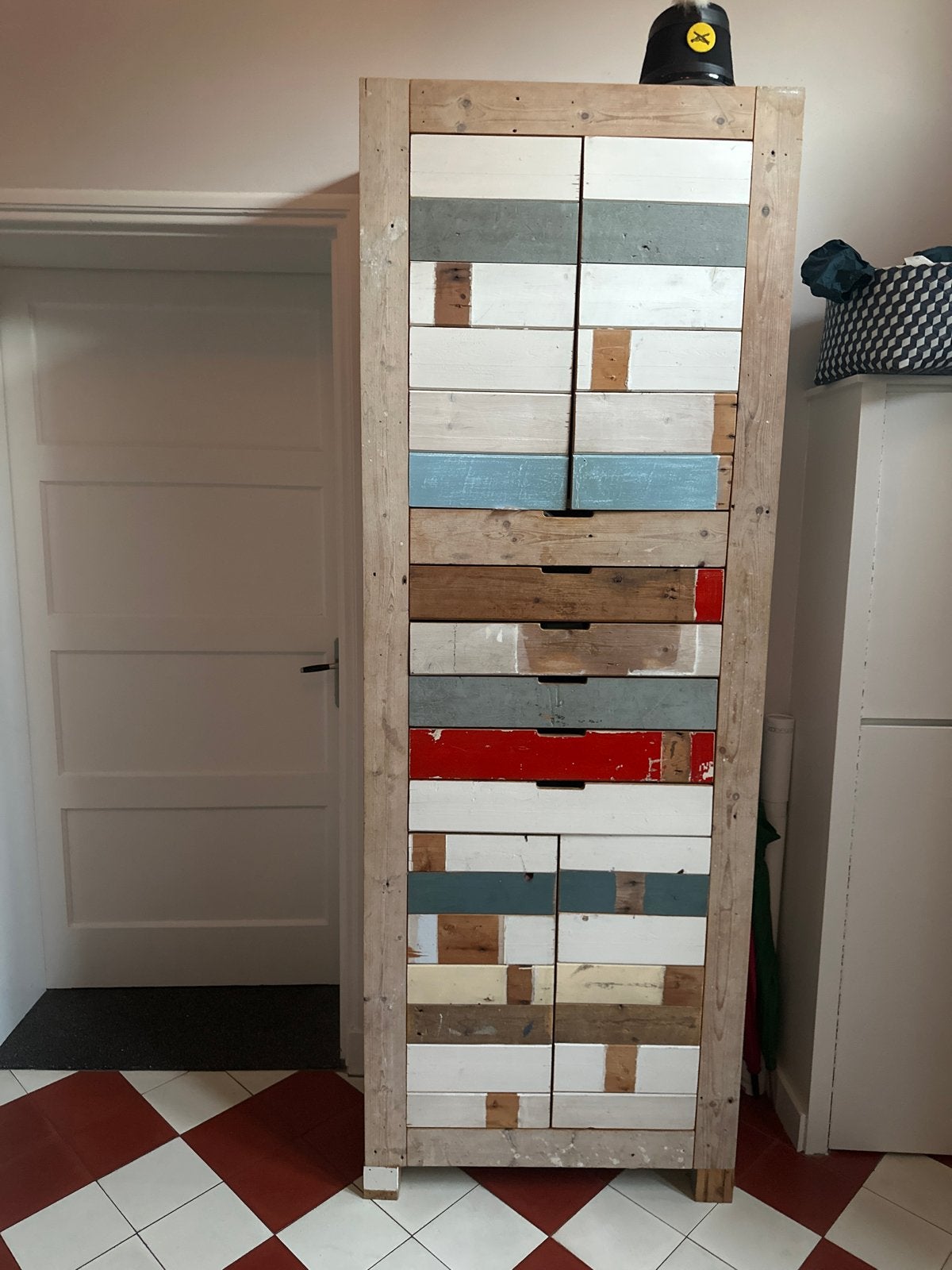 Unieke handgemaakte kast van gerecycled hout, Huis en Inrichting, 200 cm of meer, Zo goed als nieuw, 25 tot 50 cm, Overige houtsoorten