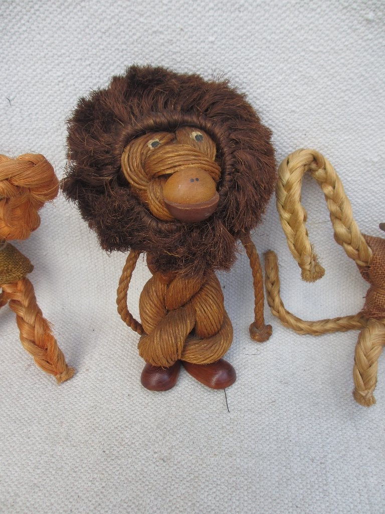 DRIE zeldzame Jørgen Bloch gevlochten touw lion & monkey 2x, Antiek en Kunst, 24 cm, Meerkleurig, Handgemaakt, Ophalen of Verzenden