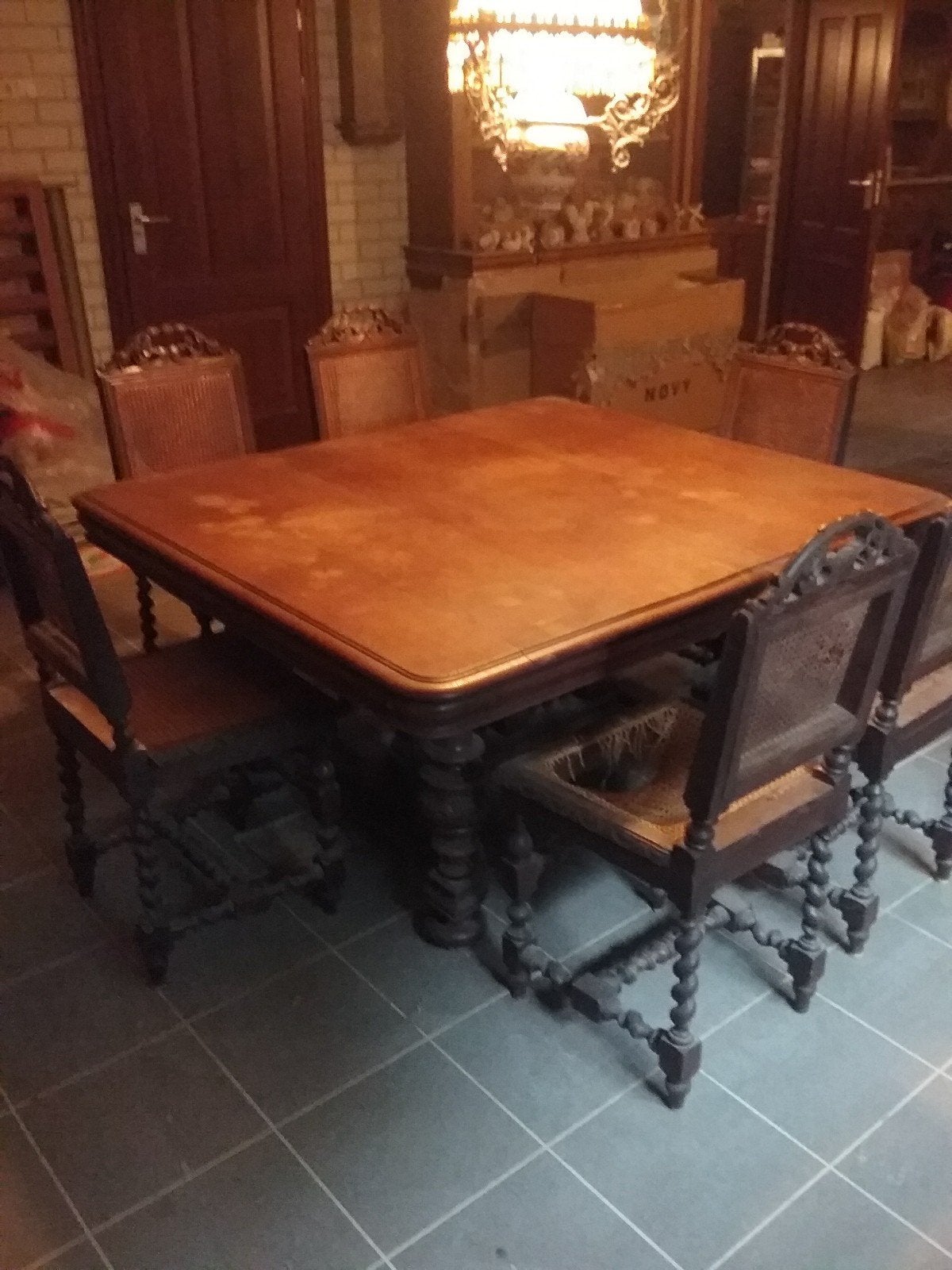ANTIEKE ORIGINELE MECHELSE EETHOEK MET VEEL HOUTSNIJWERK, Antiek en Kunst, Antiek | Meubels | Stoelen en Banken, Ophalen