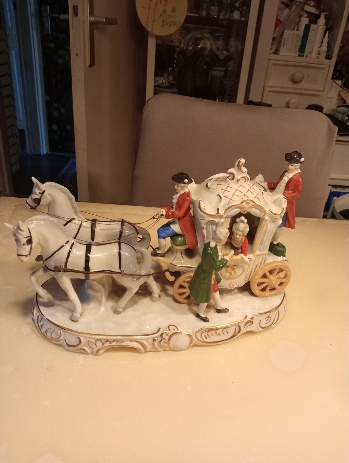 Antieke Porseleinen Koets met Paarden en Figuren, Ophalen of Verzenden