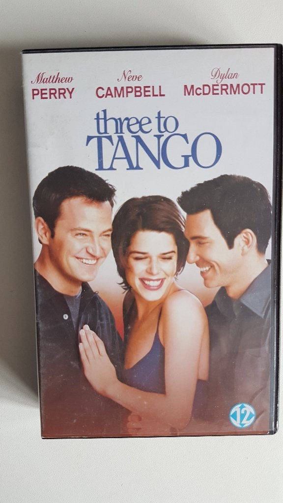 VHS videoband three to tango, Alle leeftijden, Ophalen of Verzenden, Zo goed als nieuw
