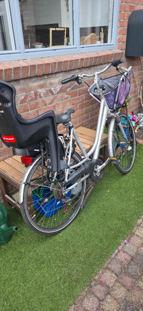 Damesfiets met kinderzitje en mand - redelijke staat, Fietsen en Brommers, Fietsen | Dames | Damesfietsen, Gebruikt, Overige merken