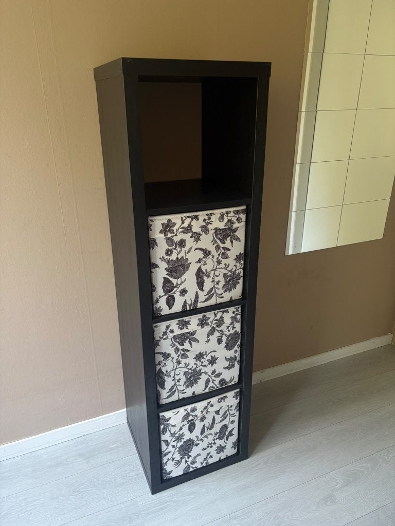 Gratis IKEA vakkenkast zwart met 3 opbergmanden, Ophalen, Met plank(en), Gebruikt, Eikenhout