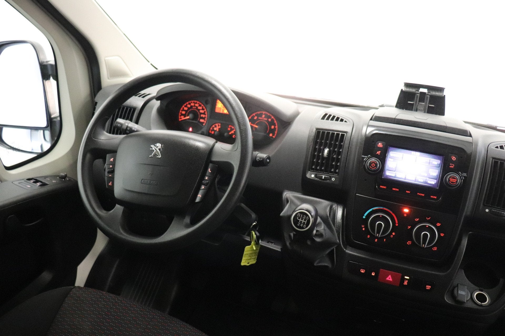 Peugeot Boxer 2.2 BlueHDi L2H2 140PK - EURO 6 - Airco - Navi, Auto's, Bestelauto's, Voorwielaandrijving, Stof, Gebruikt, 4 cilinders