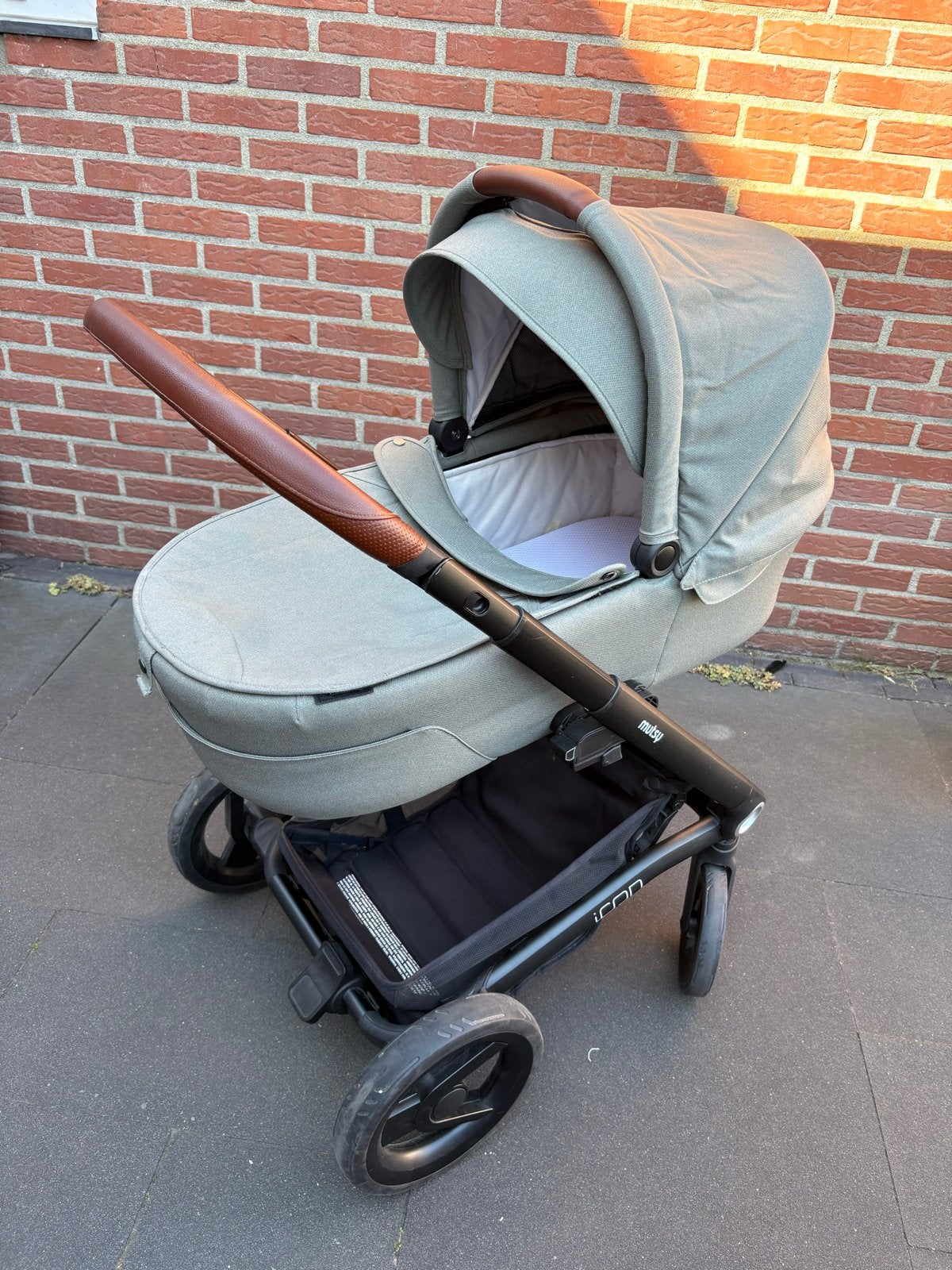 Mutsy Icon Vision Combiwagen met Reiswieg en Zitje, Kinderen en Baby's, Ophalen, Zo goed als nieuw, Combiwagen, Mutsy