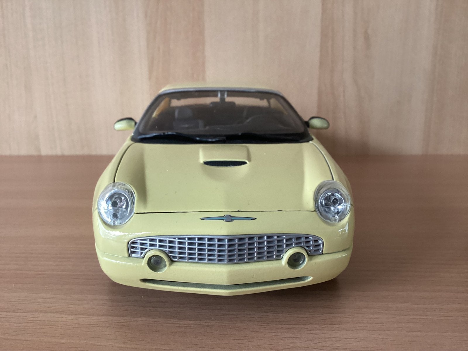 1:18 Maisto Ford Thunderbird, Hobby en Vrije tijd, Ophalen of Verzenden, Zo goed als nieuw, Maisto
