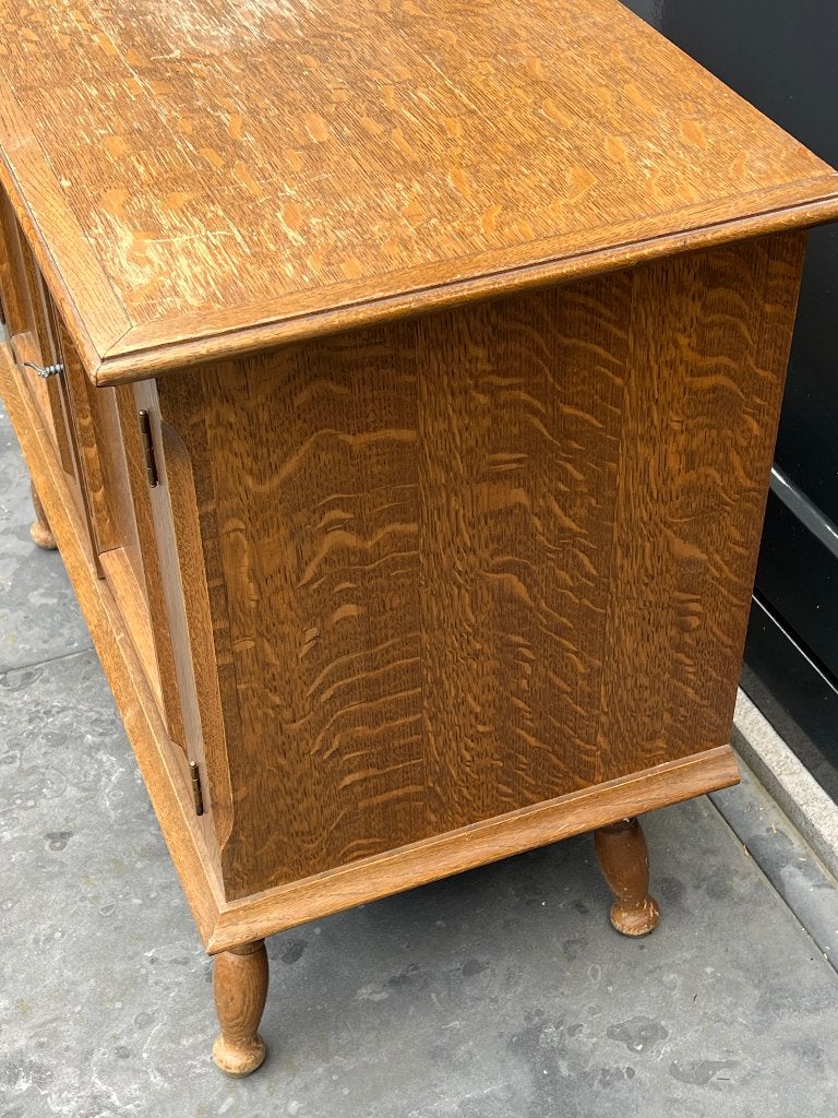 Foto 8 van Kast met 2 deuren ,Tv kast , eiken en fineerhout vintage