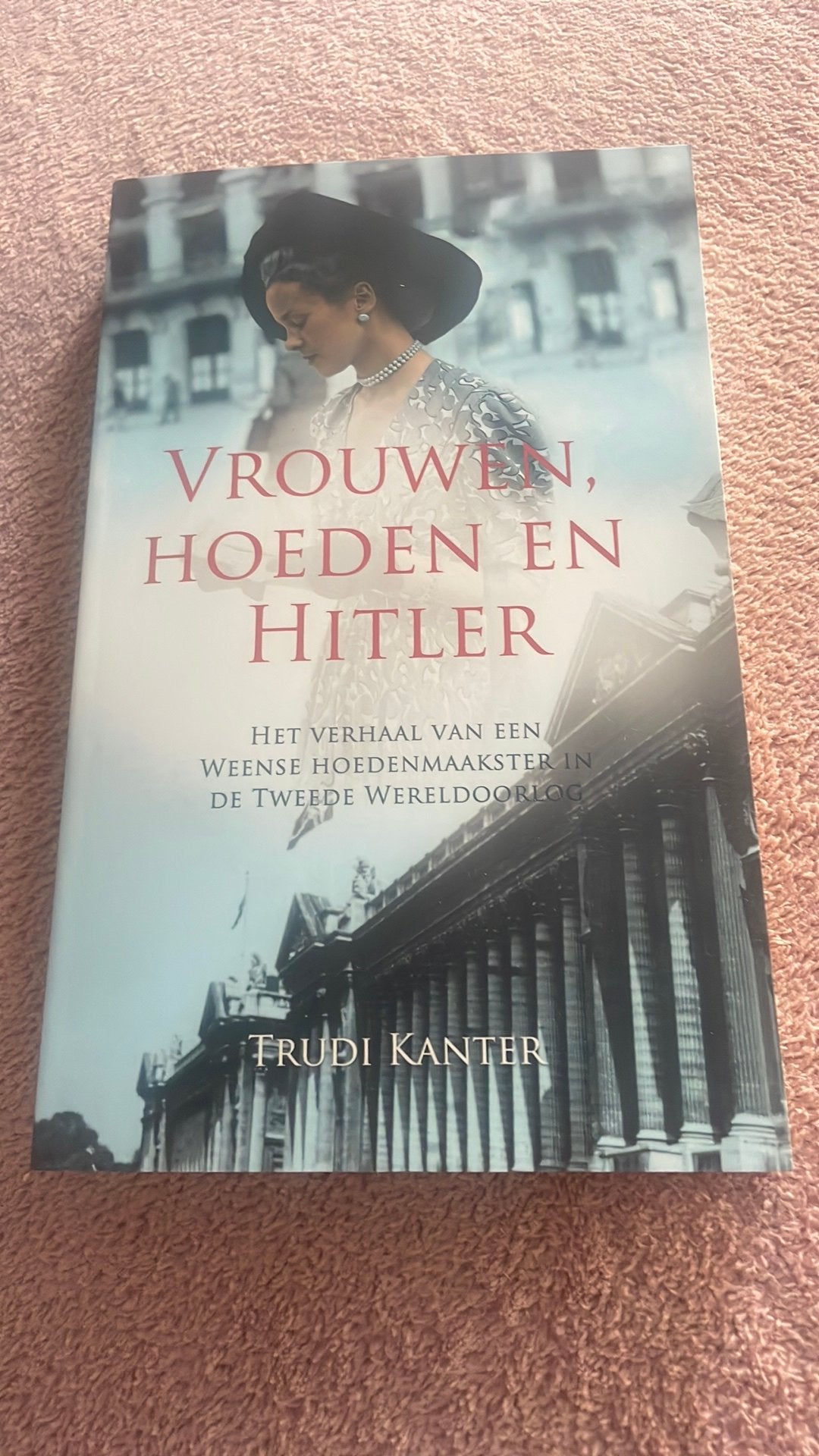 Vrouwen hoeden en hitler, Ophalen of Verzenden, Zo goed als nieuw