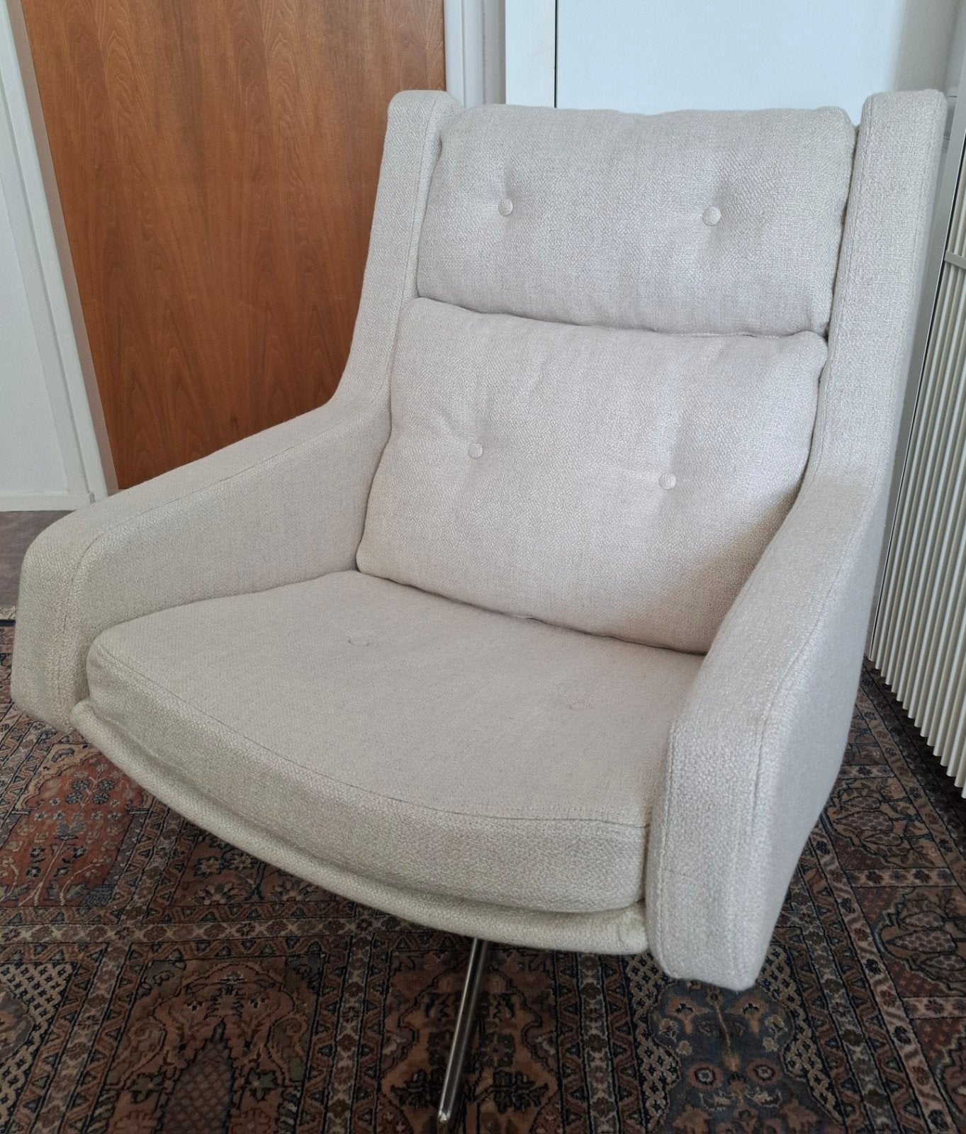Artifort  fauteuil,  opnieuw gestoffeerd., Huis en Inrichting, Fauteuils, Ophalen, Zo goed als nieuw, 75 tot 100 cm, Metaal