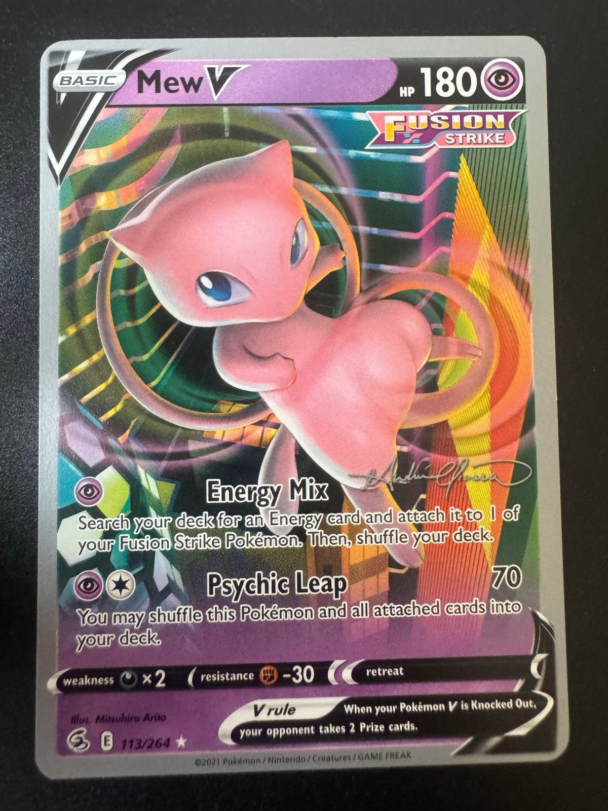 Mew V Fusion Strike Pokémon Kaart 113/264, Hobby en Vrije tijd, Verzamelkaartspellen | Pokémon, Ophalen of Verzenden, Zo goed als nieuw