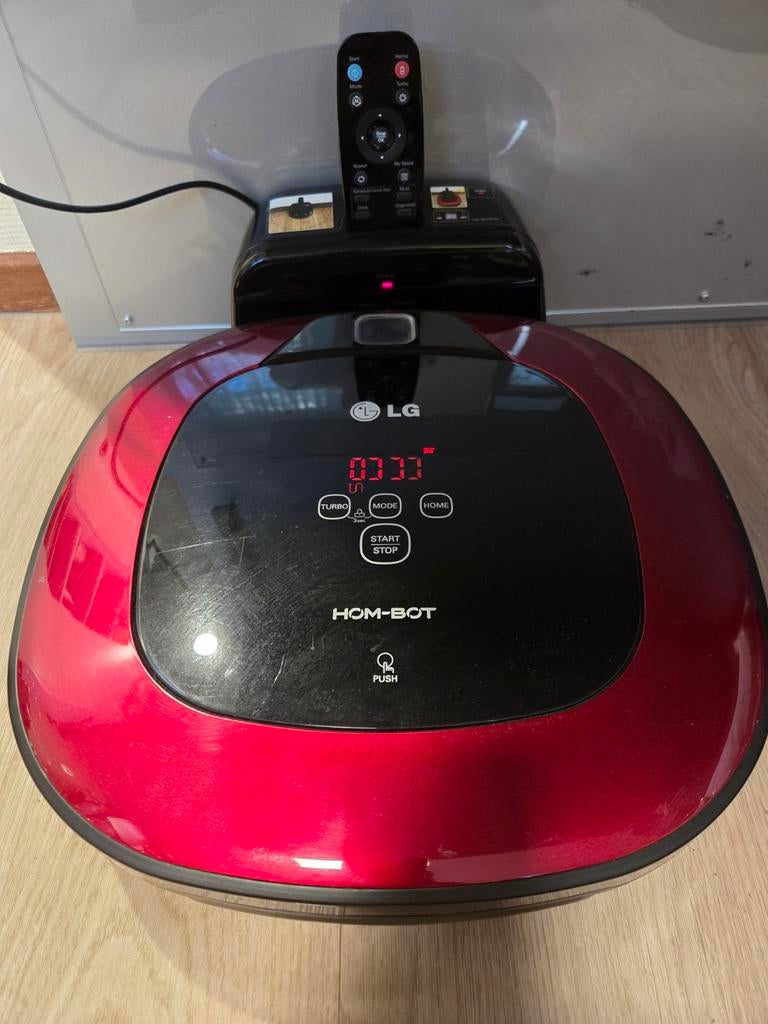LG Hom-Bot robotstofzuiger, Witgoed en Apparatuur, Stofzuigers, Ophalen, Gebruikt, Robotstofzuiger, Minder dan 1200 watt