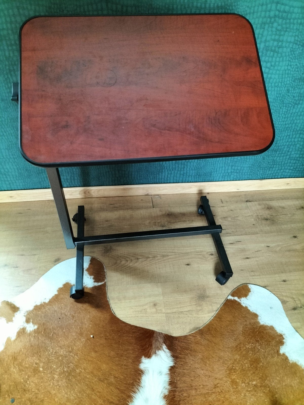 Verrijdbaar bijzettafeltje met houten blad, Ophalen, Minder dan 55 cm, Gebruikt, Modern, functioneel
