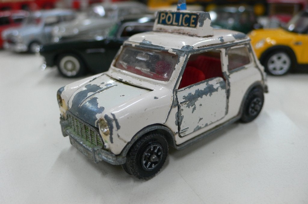 mini police - dinky toys engeland -1/43 - na de RELLEN !!!!!, Verzenden, Gebruikt, Auto, Dinky Toys