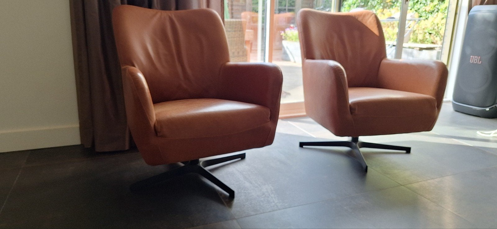 Bert Plantagie: 2 leren draaibare fauteuils. Model Bolero., Huis en Inrichting, Ophalen, Modern, Comfortabel, Twee, Bruin