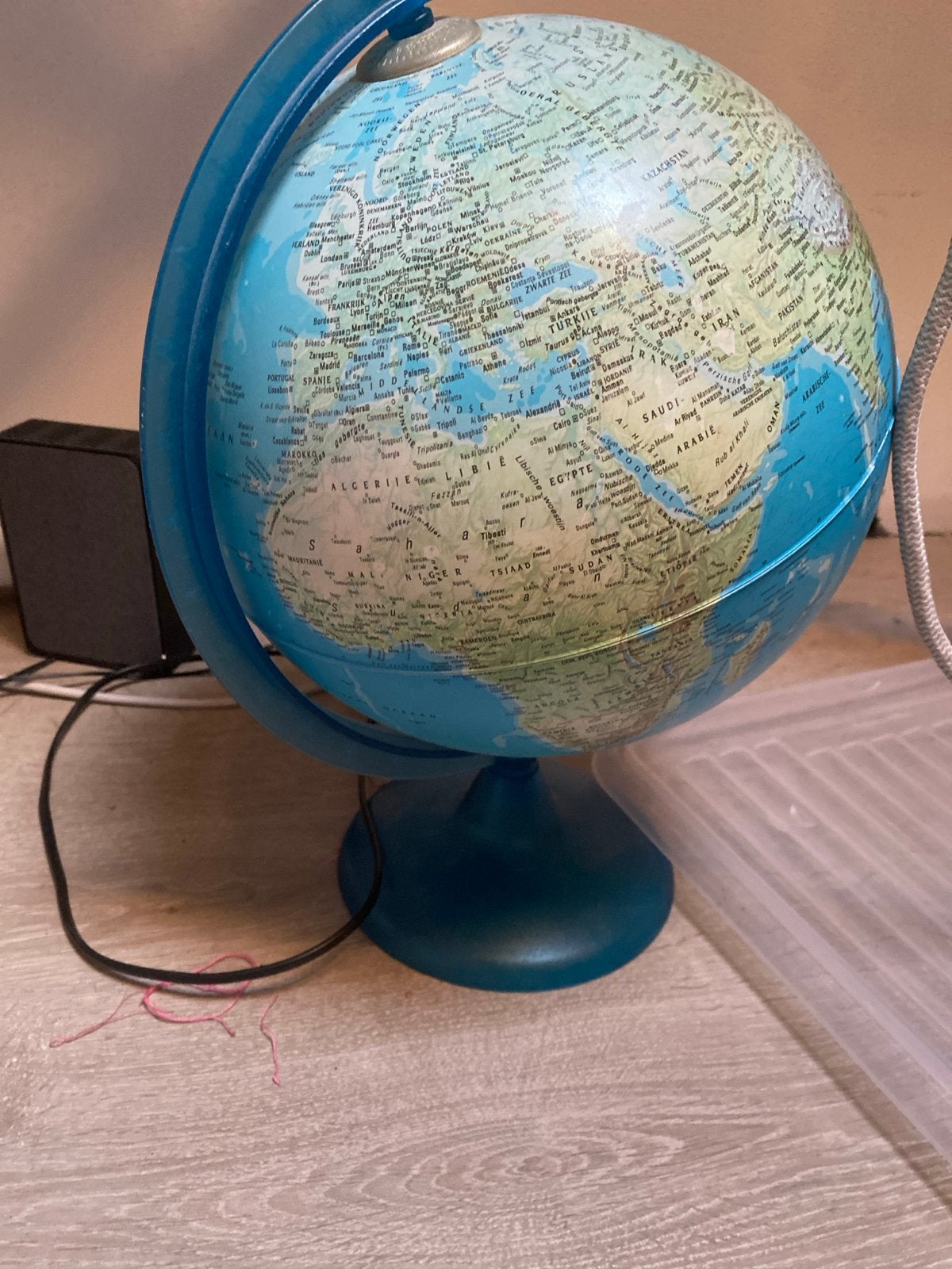 Gratis verlichte wereldbol, Ophalen, Gebruikt, Kunststof, Draaibaar