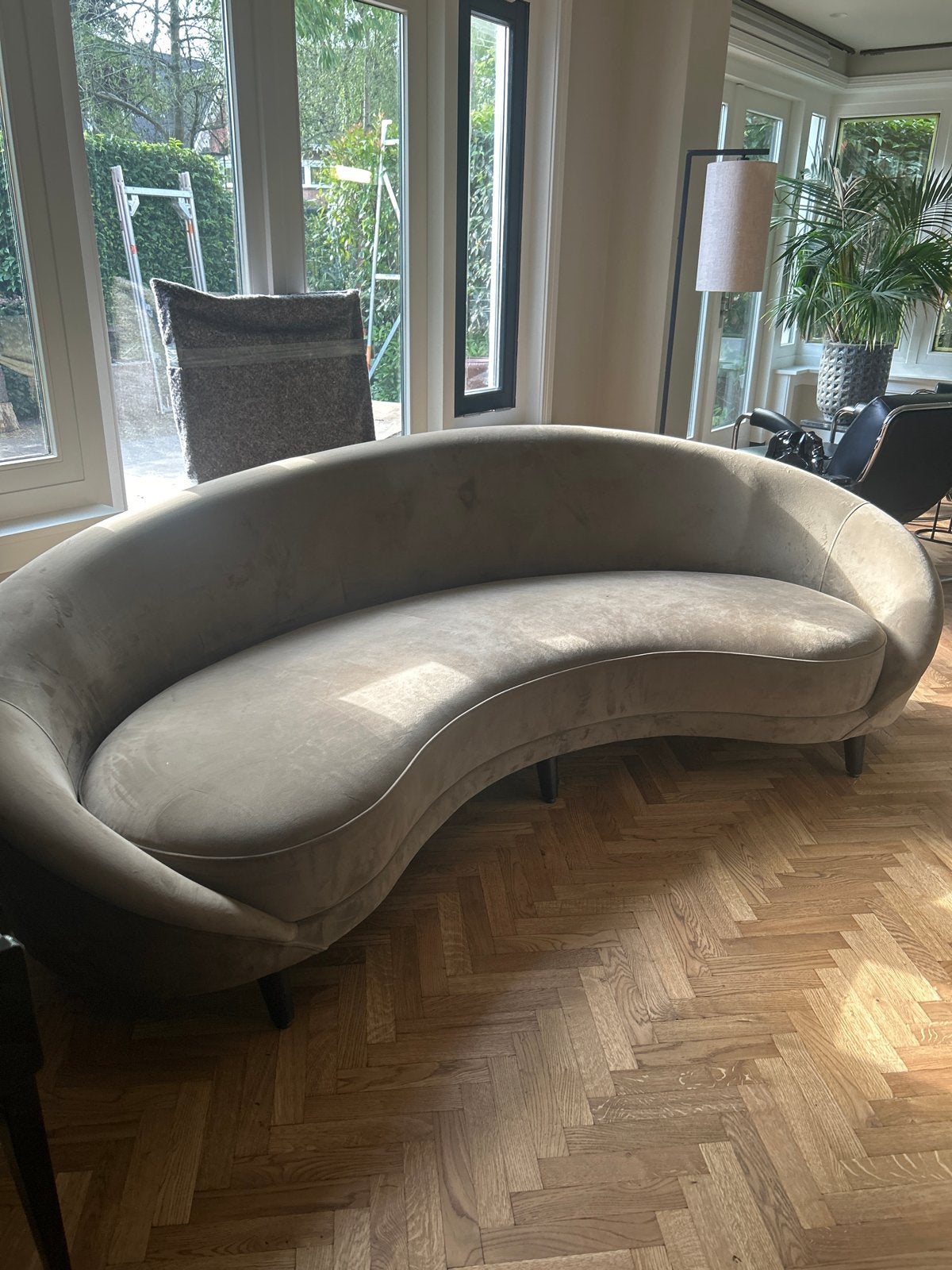 Stijlvolle gebogen bank - Kleine beschadiging poot, Ophalen, Gebruikt, Driepersoons, 75 tot 100 cm