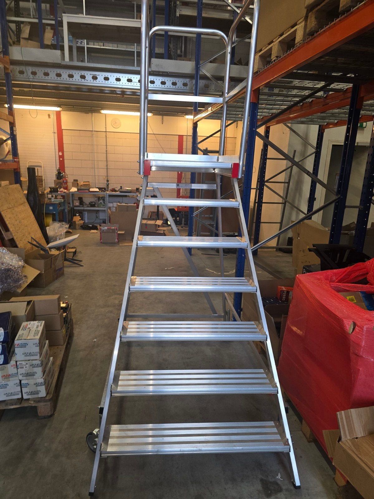 Stevige aluminium magazijntrap met wielen, Ophalen, Gebruikt, Trap, 2 tot 4 meter