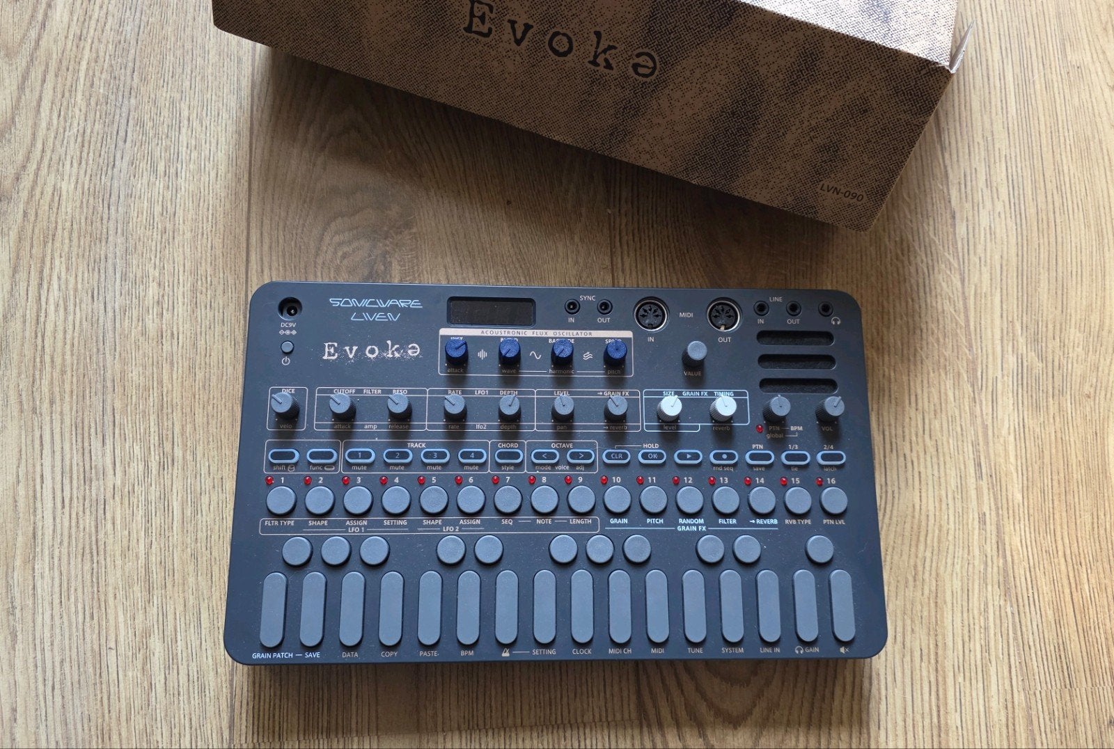 Sonicware Liven Evoke ambient groove synth, Muziek en Instrumenten, Synthesizers, Ophalen of Verzenden, Zo goed als nieuw, Overige aantallen