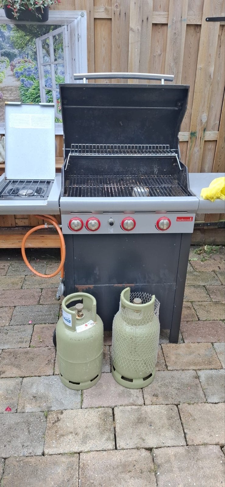 Zgan Barbecook gasbarbecue met zijbrander en gasflessen, Ophalen, Gebruikt