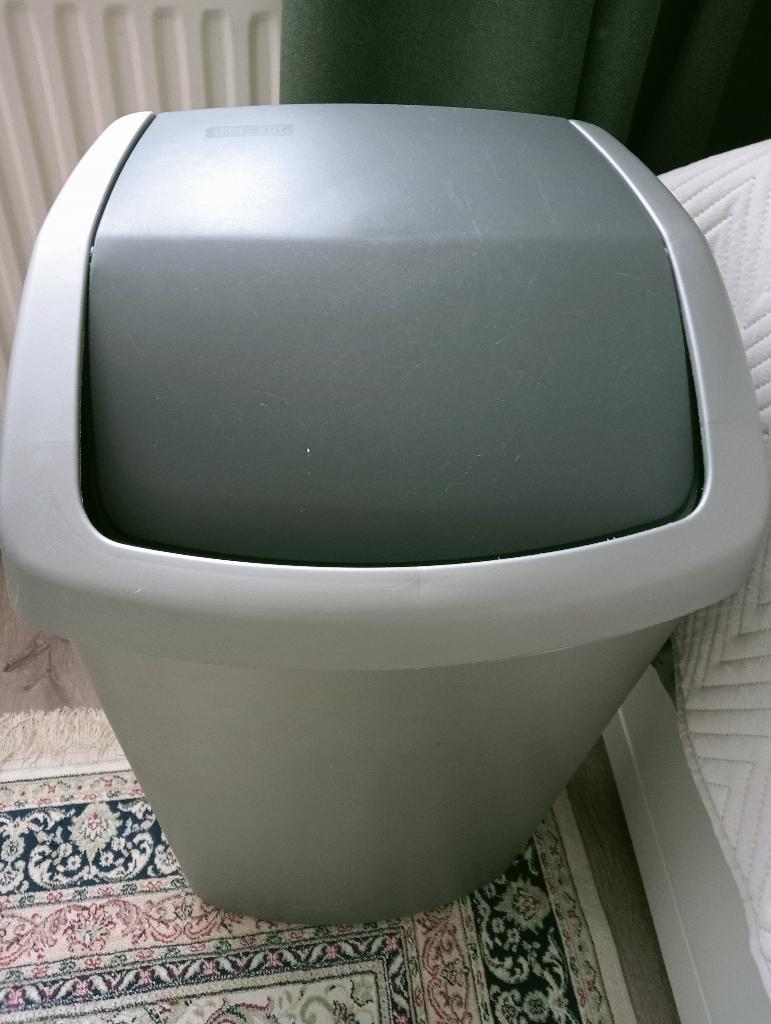 Curver vuilnisbak, Ophalen, Kunststof, Gebruikt, 50 tot 75 cm