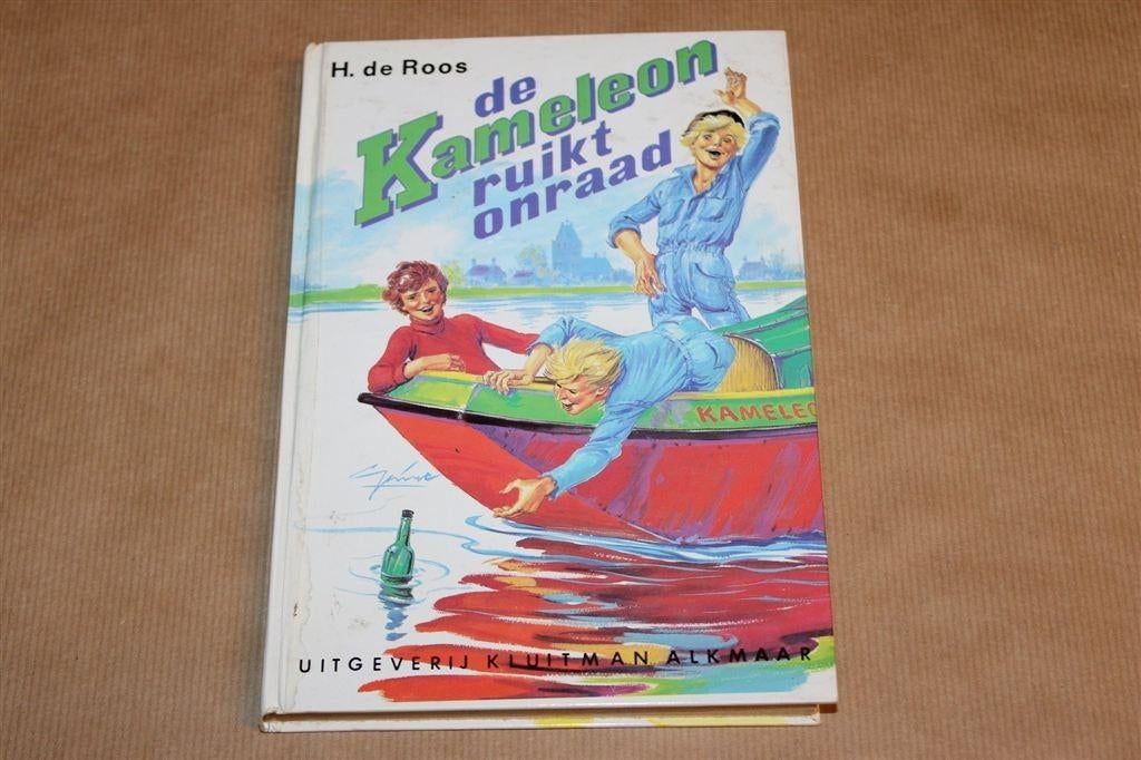 De Kameleon Ruikt Onraad — Hinke De Roos 1e Druk [1978], Boeken, Ophalen of Verzenden, Gelezen