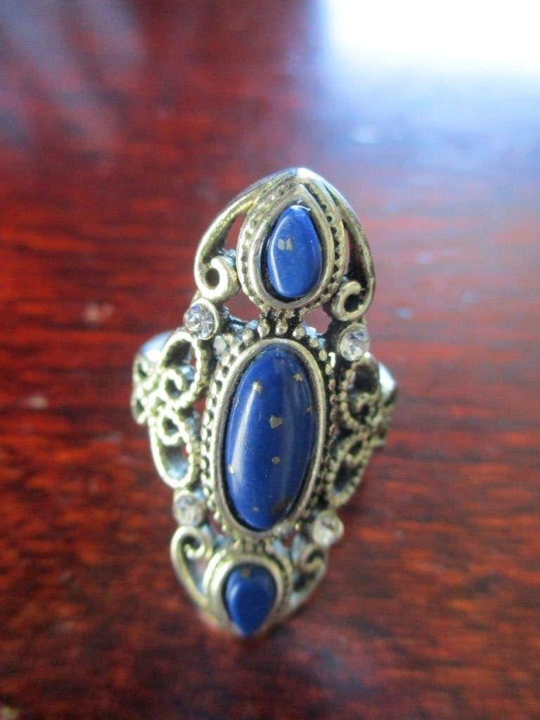 Metalen (niet-edel) ring met blauwe stenen (mt. 17), Sieraden, Tassen en Uiterlijk, Ringen, Overige materialen, Gebruikt, Blauw